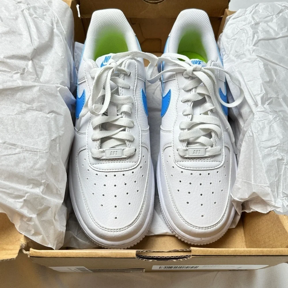 Nike Women's Air Force 1 '07 Shoe Size 8 w/Blue Swish - NEW